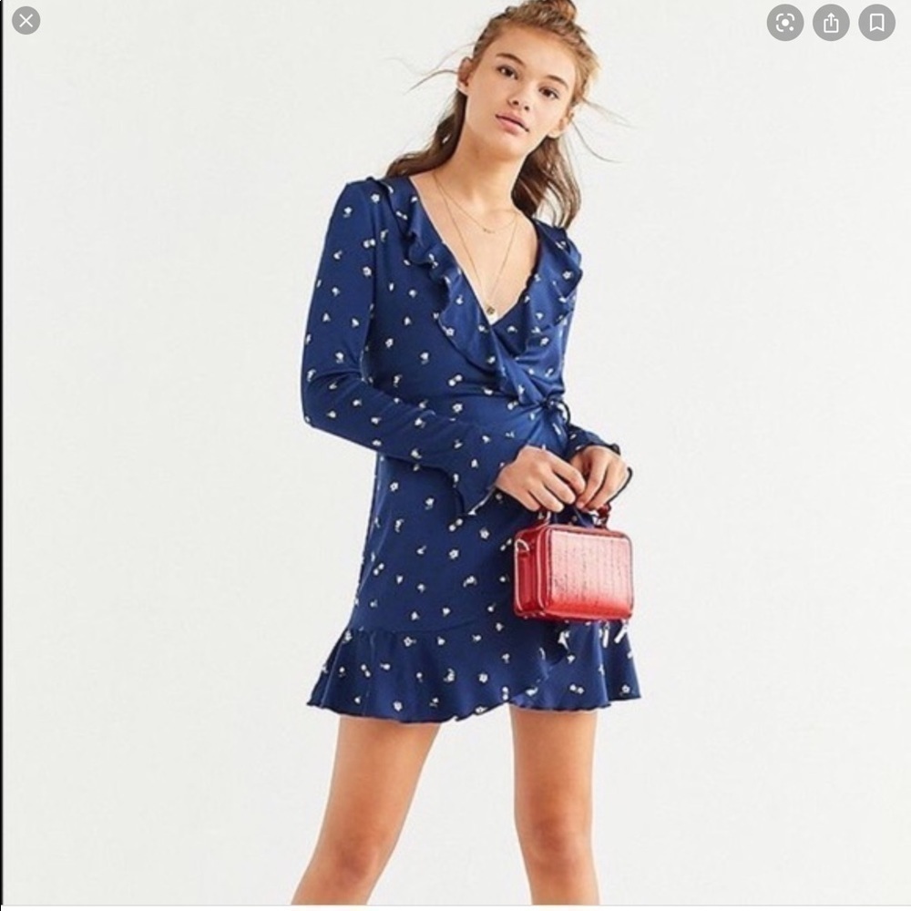 Urban Outfitters Blue Floral Ruffle Wrap D128